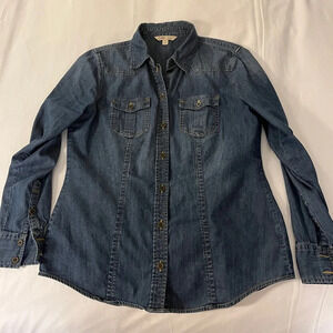 Cabi fitted denim shirt. Size M. pristine condition. Style #970
Rare find!